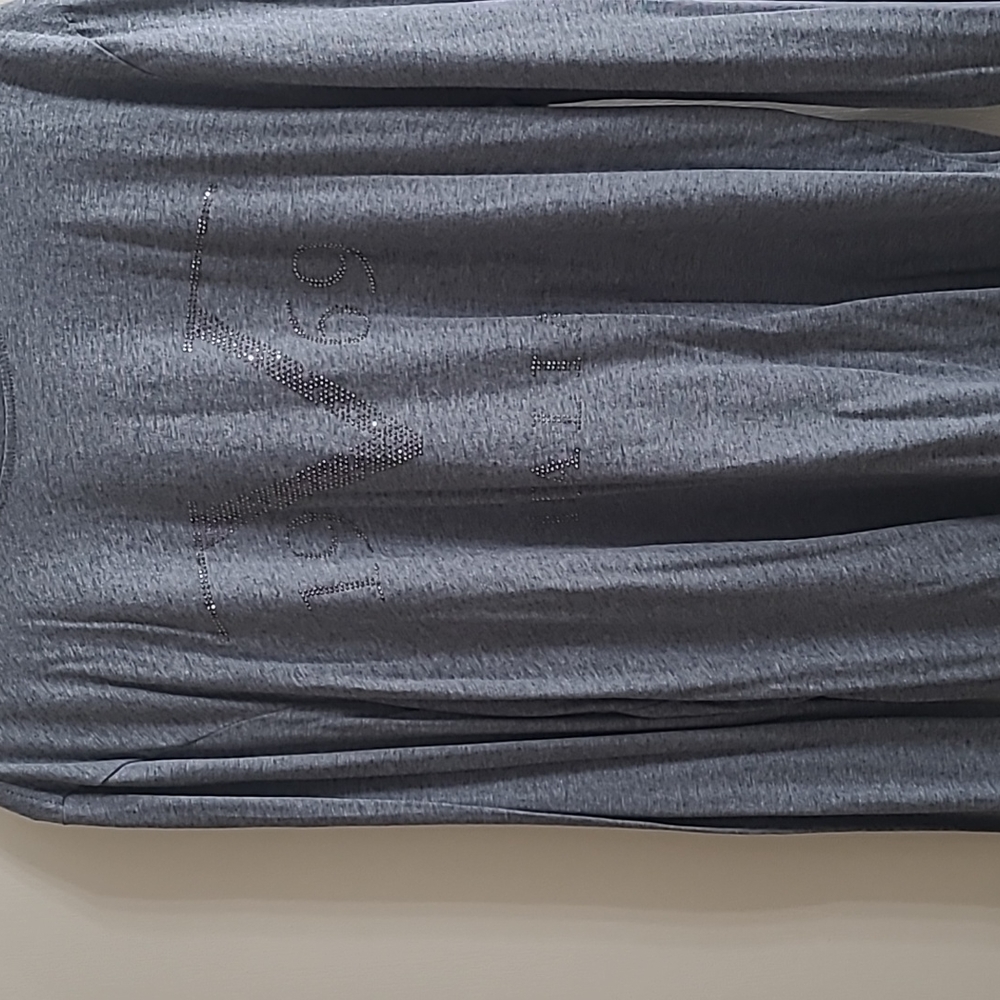 Long sleeve tee shirt